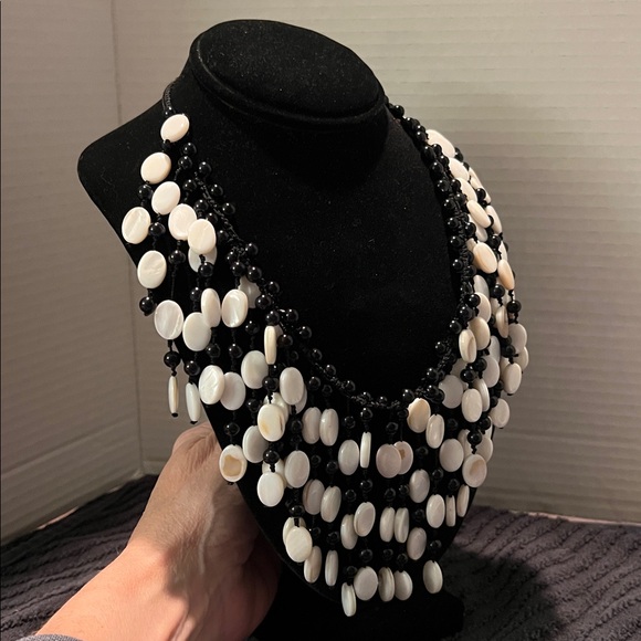 Elegant Black and White Beaded Necklace - Picture 6 of 8